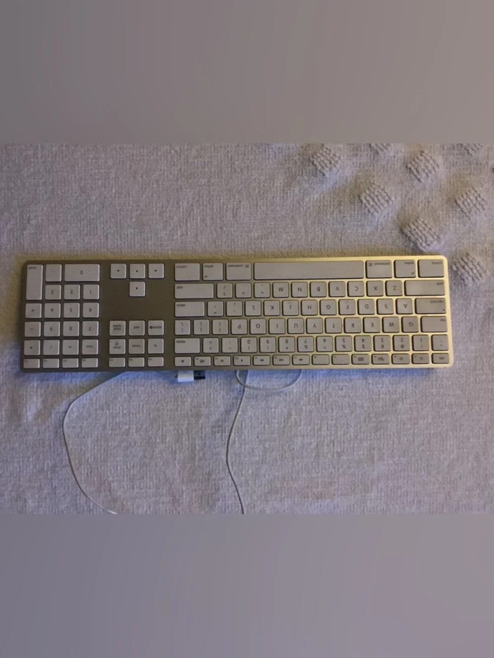 APPLE Silver Wireless Rechargeable Bluetooth Keyboard w/ Numeric Keypad